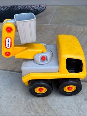 Little Tikes Yellow Toy Bucket Truck with Gray Lift